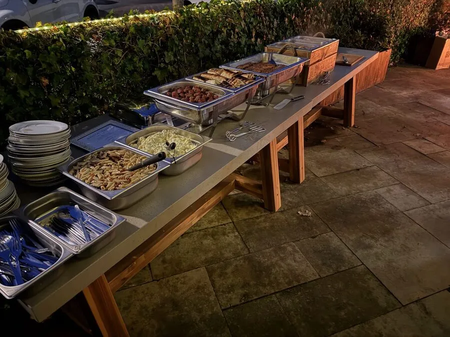 BBQ-buffet van De Gulle Gans op locatie
