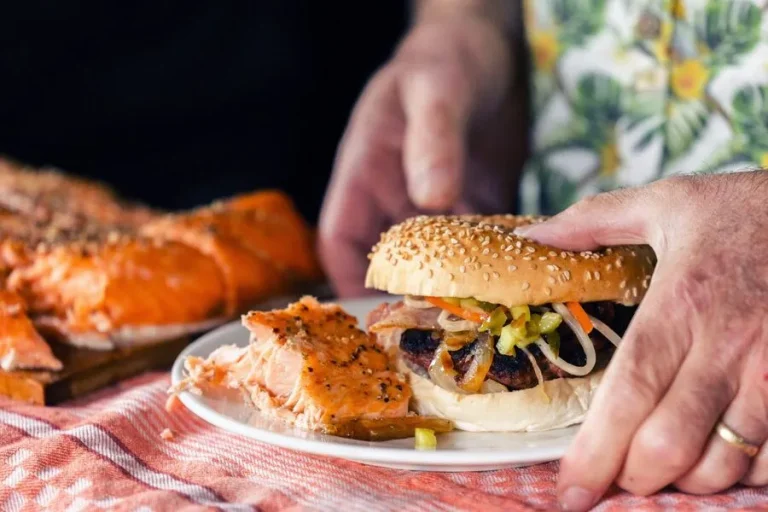 Warm gerookte zalm en burger