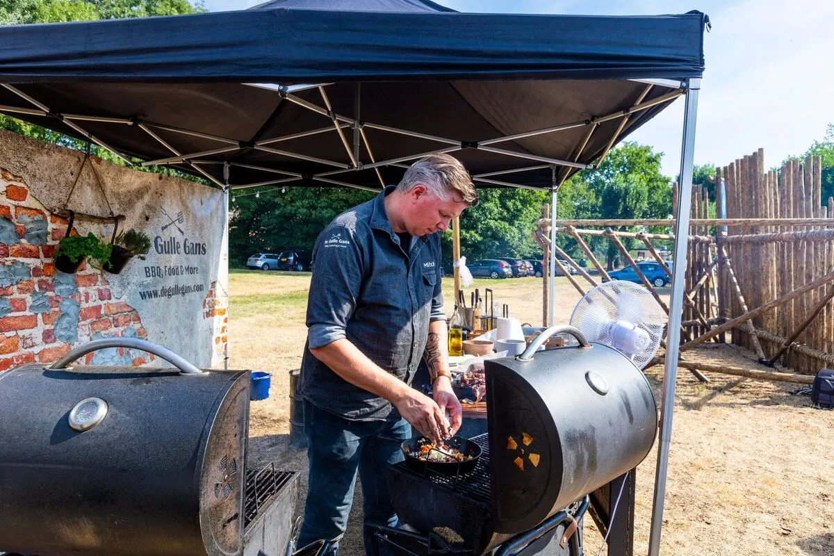 Chef van De Gulle Gans kookt live bij de smoker