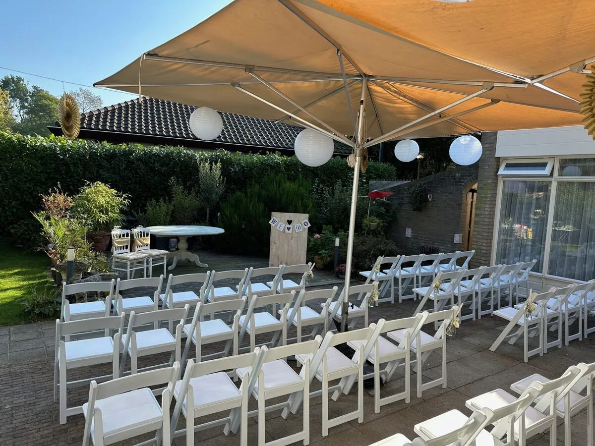 Buitenceremonie van een bruiloft